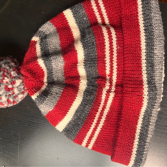 Canada winter hat - Picture 2 of 3